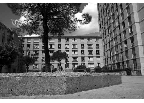 architecture</br></br><h4>photographie réalisée par un élève  dans le cadre d'un atelier</h4></br></br>Ecole primaire Louis armstrong  Petit Bard - Montpellier